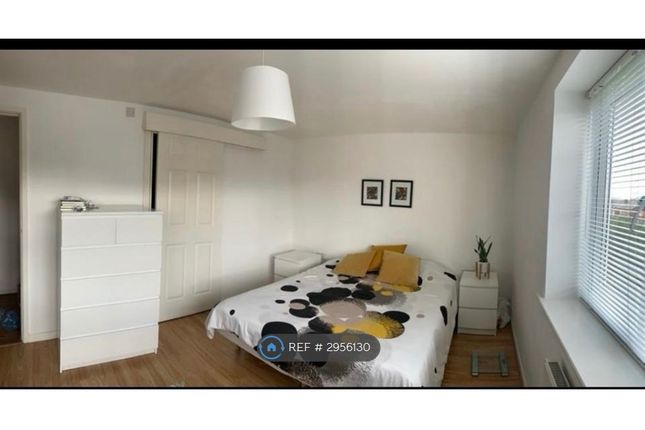 Flat, Lions Court Rishton Lane, Bolton photo 3
