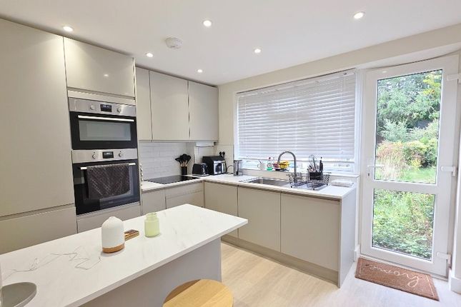 8, Lloyd Court, Pinner photo 3
