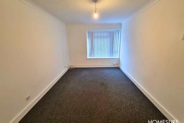 Barnet Close, Liverpool photo 4