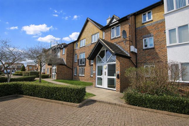 2-bed flat on Flat 7, 27, Cotswold Way, Worcester Park, £300,000