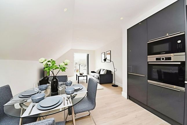 Flat 8, Tamarind Court, London photo 2
