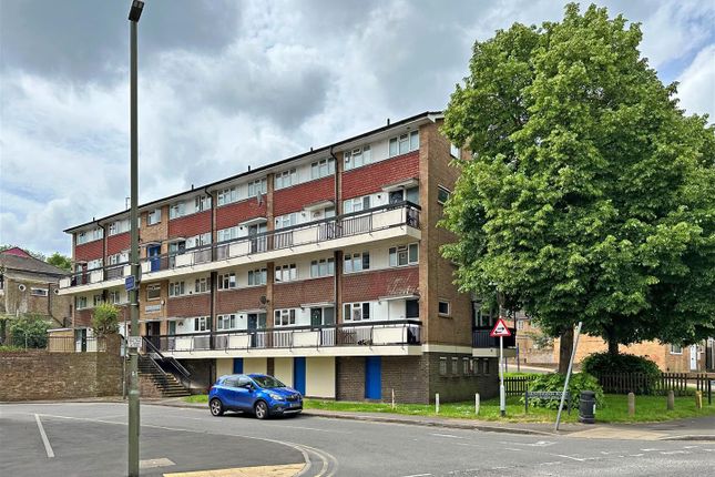 Thumbnail Flat for sale in Sincots Road, Redhill