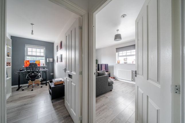 57, Hathersage Close, Grantham photo 4