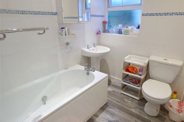 8, Glendale Close, Greater Manchester photo 4