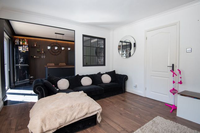 49 Muirfield Road, Wellingborough photo 4