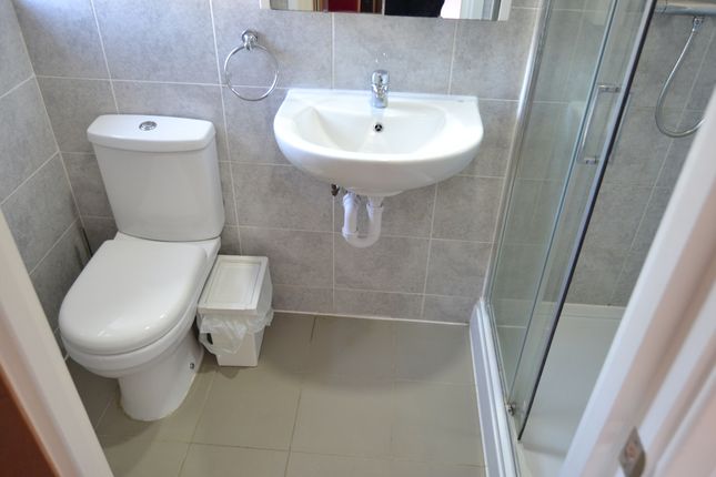 Livingstone Road, Thornton Heath photo 5