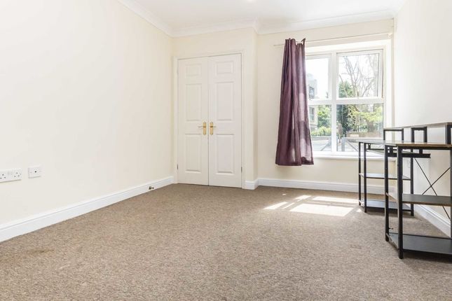 Flat to rent in Kingston Hill, Kingston Upon Thames