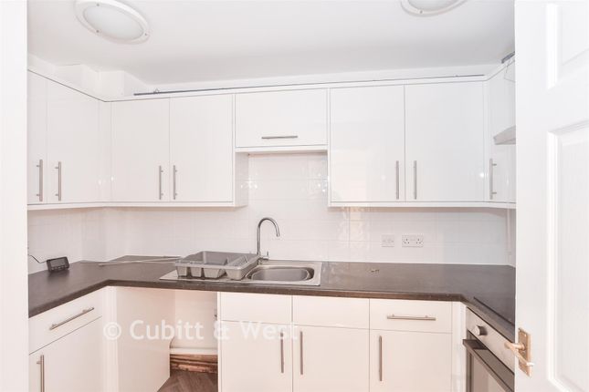 2-bed flat on Lion Mews, Framfield Road, Uckfield, £140,000