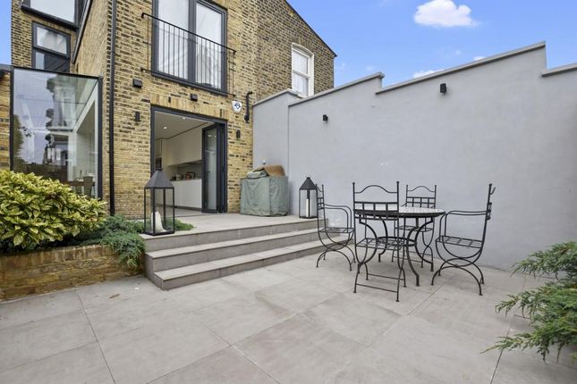 Property to rent in Crownhill Road, London