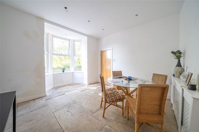 33, Springfield Road, Leeds photo 4