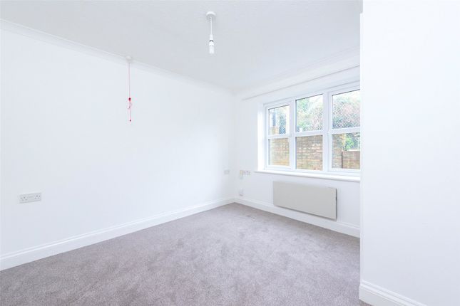 Flat for sale in Burghfield Road, Reading, Berkshire