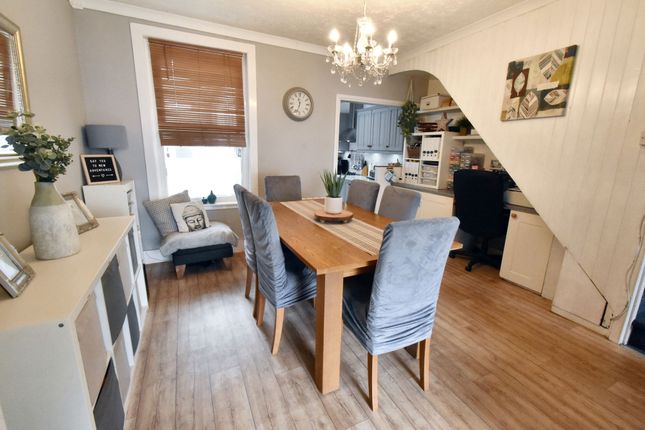 End terrace house for sale in Francis Road, Ashford
