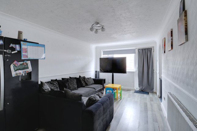 97, Briscoe Road, Rainham photo 4