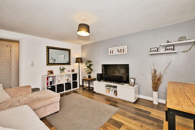 46, Shackleton Road, Yeovil photo 3