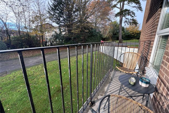 Flat 8, Willow Court,, Cleveland Drive, Hampshire photo 4