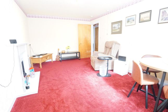 17, Dunkhill Croft, Bradford photo 4