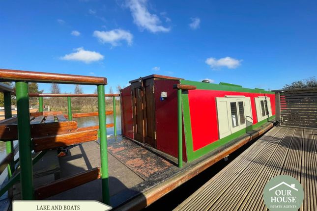 Lake And Boat Accommodation