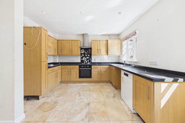 23, Peregrine Court, Calne photo 2