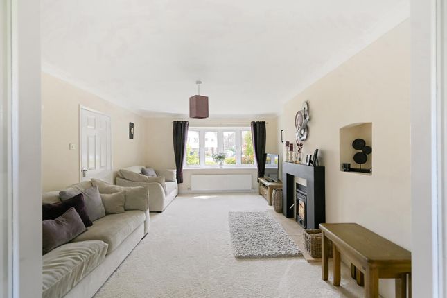 33, Mountbatten Way, Brabourne photo 4