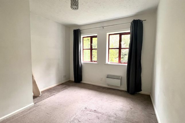 10, Gander Close, Corby photo 3