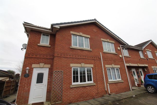 Flat to rent in 1 Alden Court, Albany Fold, Westhoughton, Bolton BL5