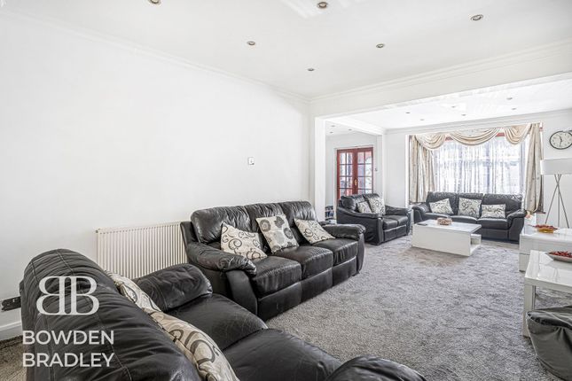 63 Wensleydale Avenue, Clayhall photo 3