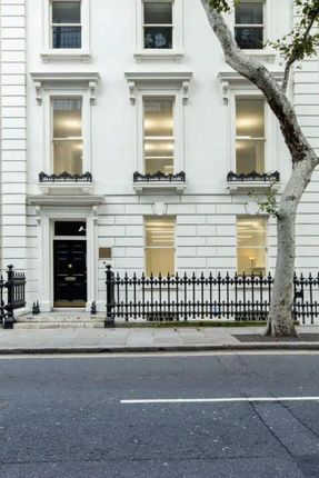 Office to let in Bloomsbury Place, London