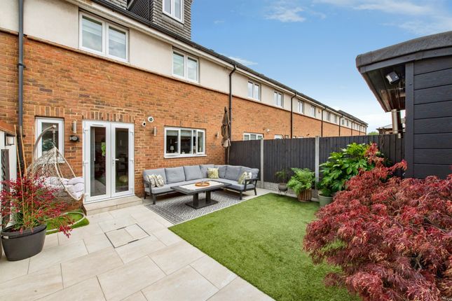 17, Griffiths Road, Purfleet-On-Thames photo 4