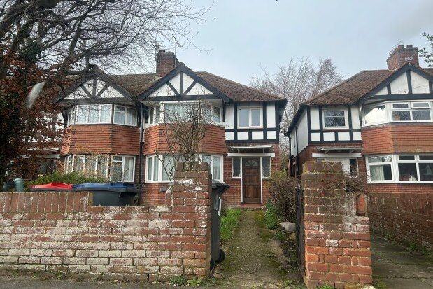 Property to rent in Clifton Gardens, Canterbury