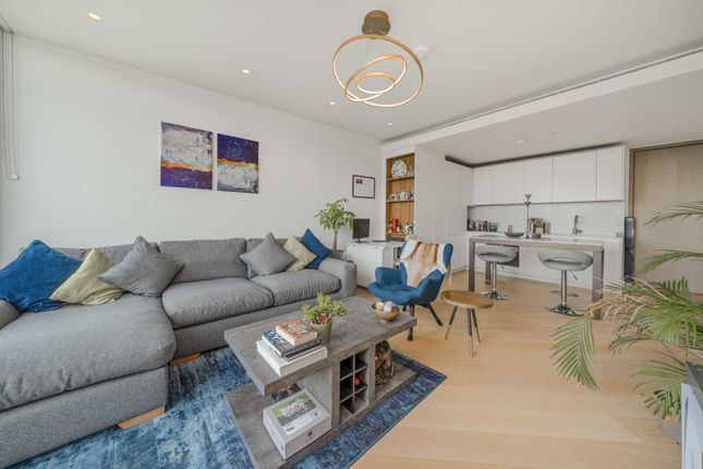 Thumbnail Flat for sale in Wood Crescent, London