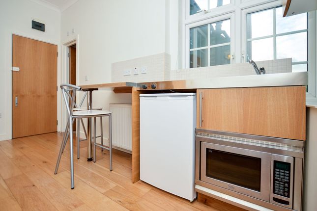 Flat 5, 17 Golders Way, Golders Green photo 4