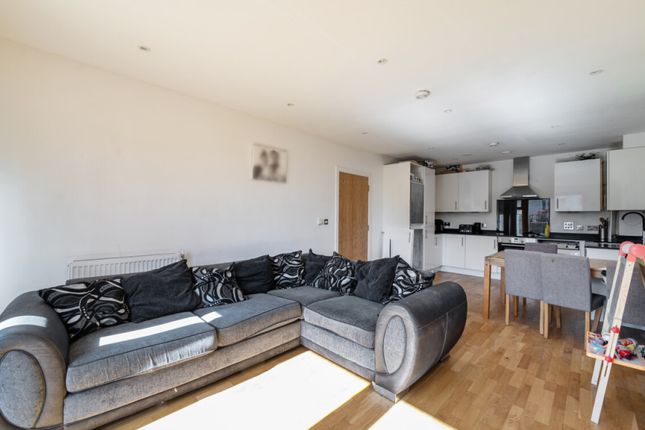 Sycamore Place, Chigwell photo 3