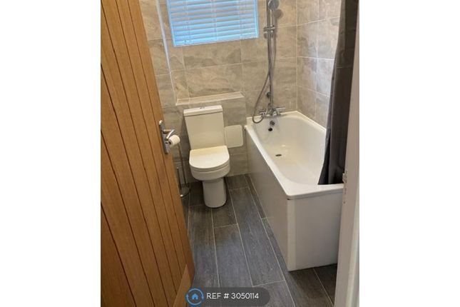 Flat, Morris Court Oakdene Road, Redhill photo 3