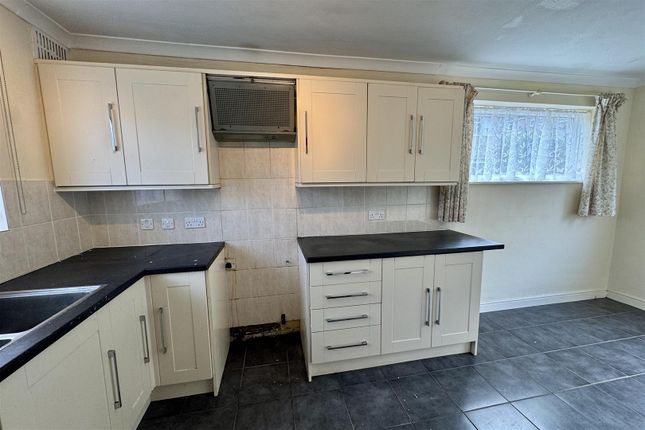 43, Middlemarch, Witley photo 2