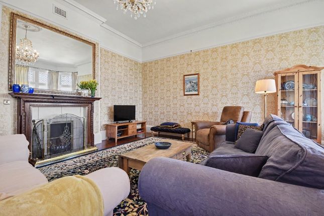 Upper Birnam, 88 Newark Street, Greenock photo 4