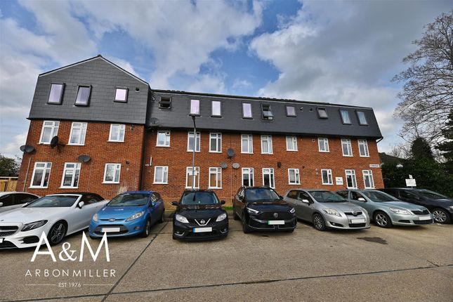 Thumbnail Flat for sale in Limes Avenue, Chigwell