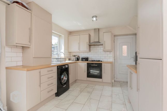 30 Holly Mill Crescent, Bolton photo 2