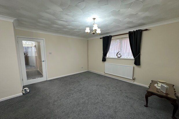 Detached bungalow to rent in St. Peters Avenue, Abertawe