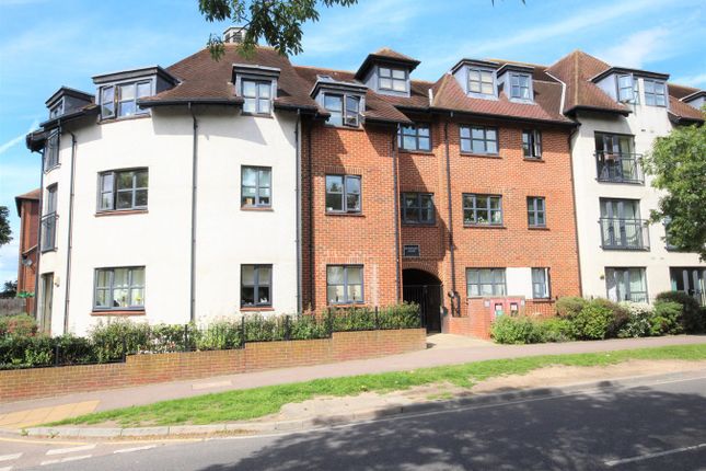 Thumbnail Flat for sale in Dunkerley Court, Birds Hill, Letchworth Garden City