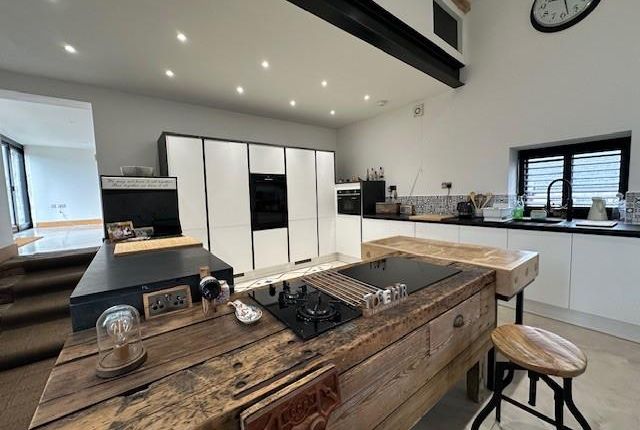 Kitchen 2.Jpg