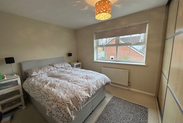 38, Tarn Close, Farnborough photo 3