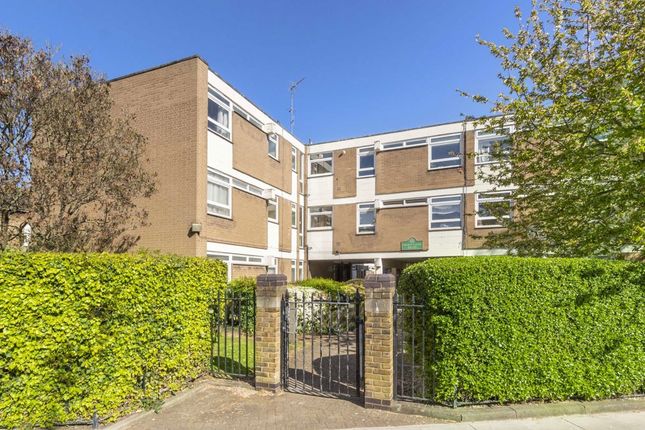 Thumbnail Flat to rent in Lacy Road, London