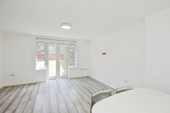 204, Highfields Park Drive, Derbyshire photo 4