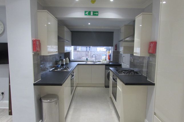 6-bed house on 59, Ashurst Drive, Ilford, £6,150/mo