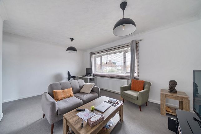 1-bed flat on Flat 3, 143, White Horse Hill, Chislehurst, £180,000