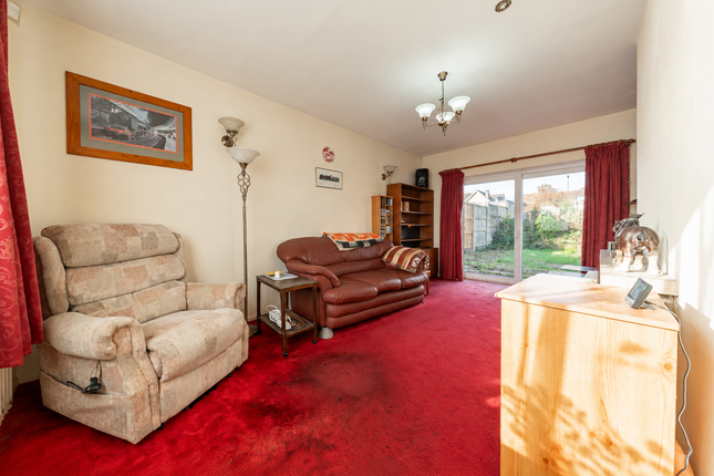 17 Parklands Avenue, Leicester photo 2