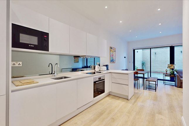 Gunnersbury Avenue, Ealing photo 4
