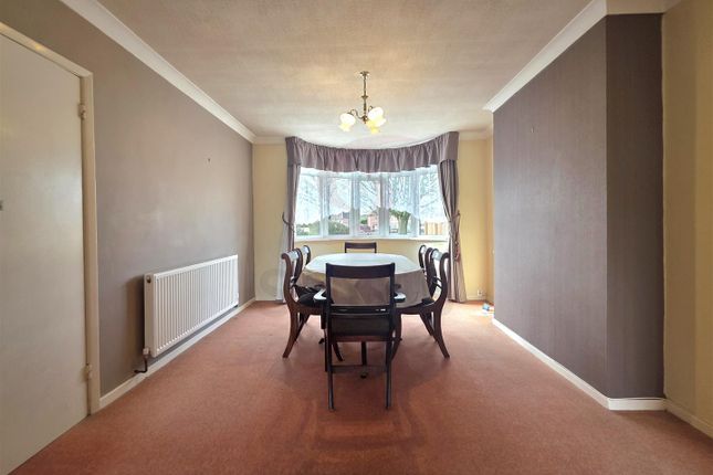 25, Queensgate Drive, Leicester photo 4