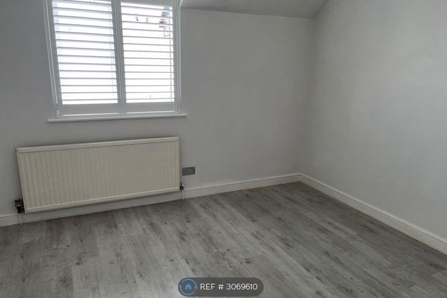 2-bed flat on Tregarrick, Looe, £800/mo