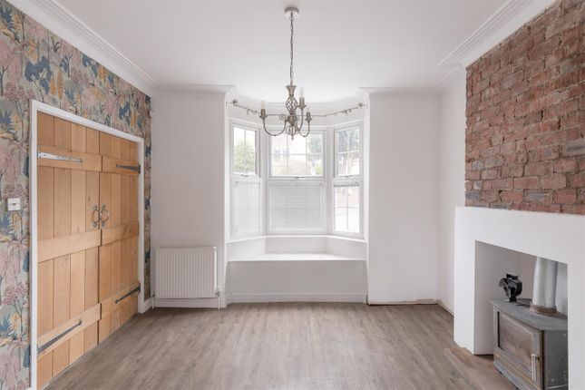 51, Smithy Wood Crescent, Sheffield photo 4